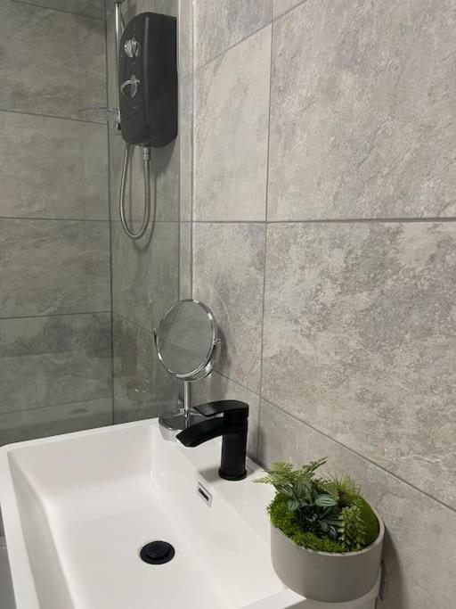 Modern 2 Bedroom City Apartment Glasgow Eksteriør bilde